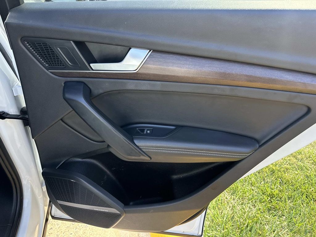 Thumbnail: 2021 Audi Q5 - 23