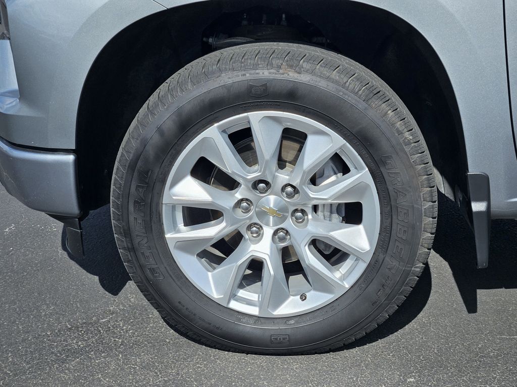 Used 2025 Gray Chevrolet Custom image 10