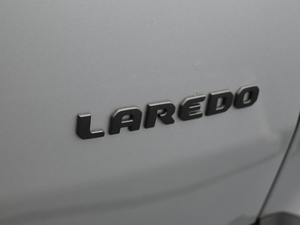 New 2026 silver zynith clearcoat Jeep Laredo image 32