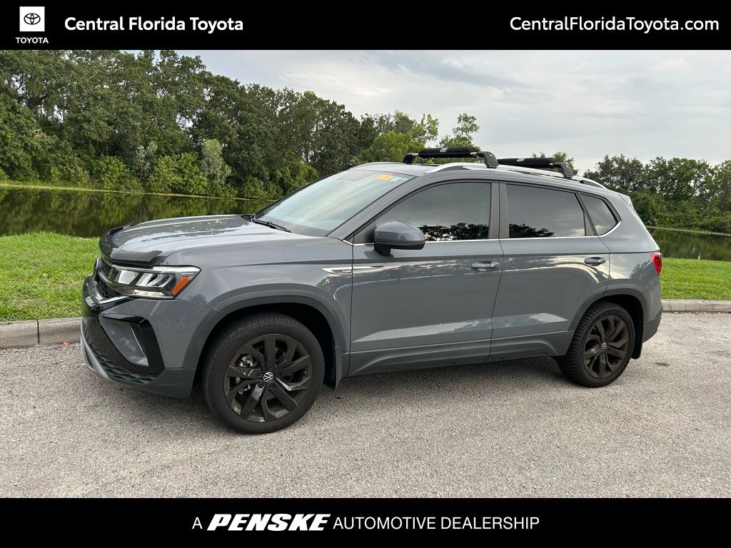 2022 Volkswagen Taos SE Hero Image