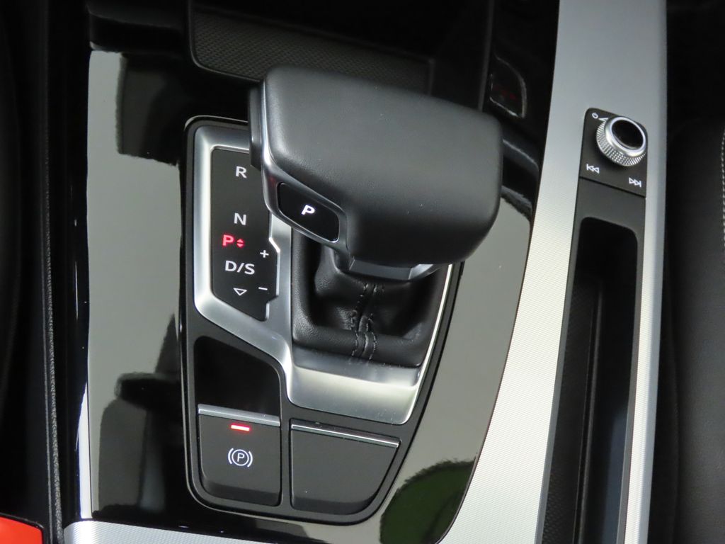 Thumbnail: 2025 Audi Q5 - 23