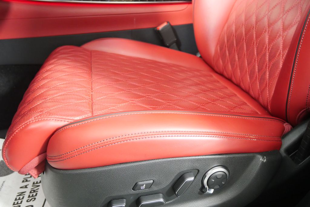 Thumbnail: 2024 Genesis GV70 - 10