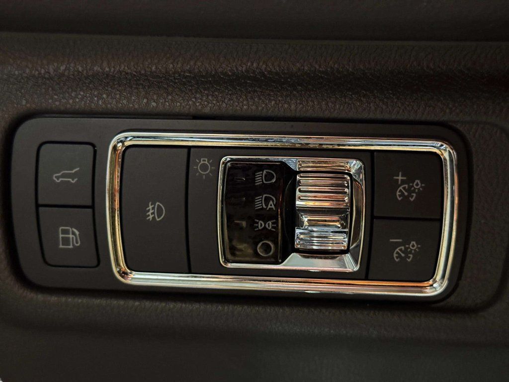 Certified Used 2022 Ceramic Pearl Metallic Tri-Coat Lincoln Grand Touring image 11