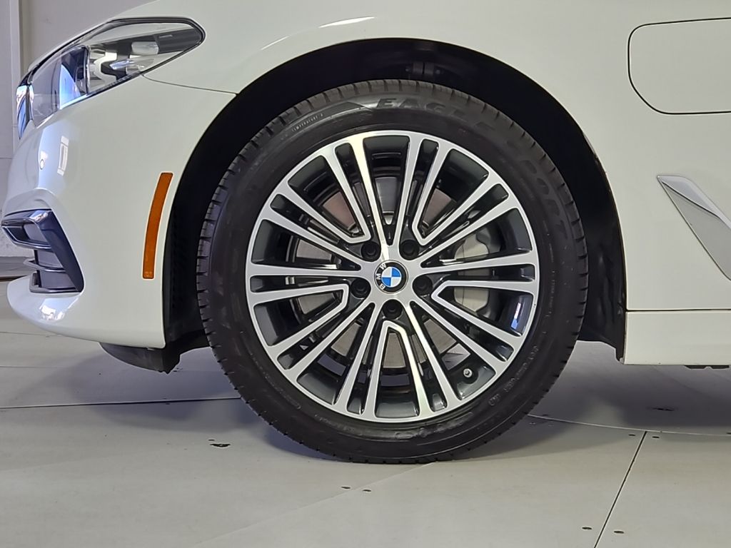 Thumbnail: 2020 BMW 5 Series - 5