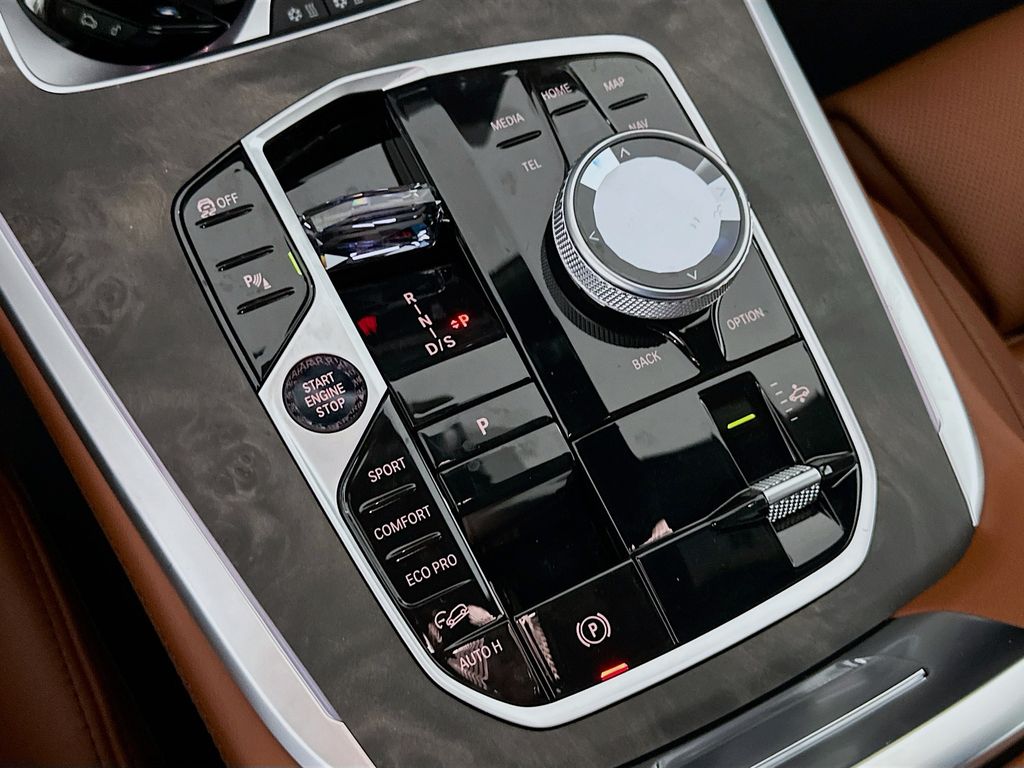 Thumbnail: 2026 BMW X7 - 15