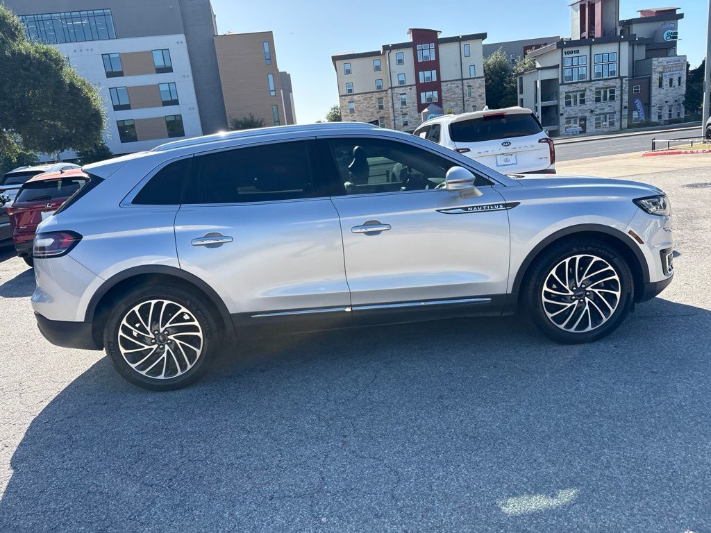 Thumbnail: 2019 Lincoln Nautilus - 6