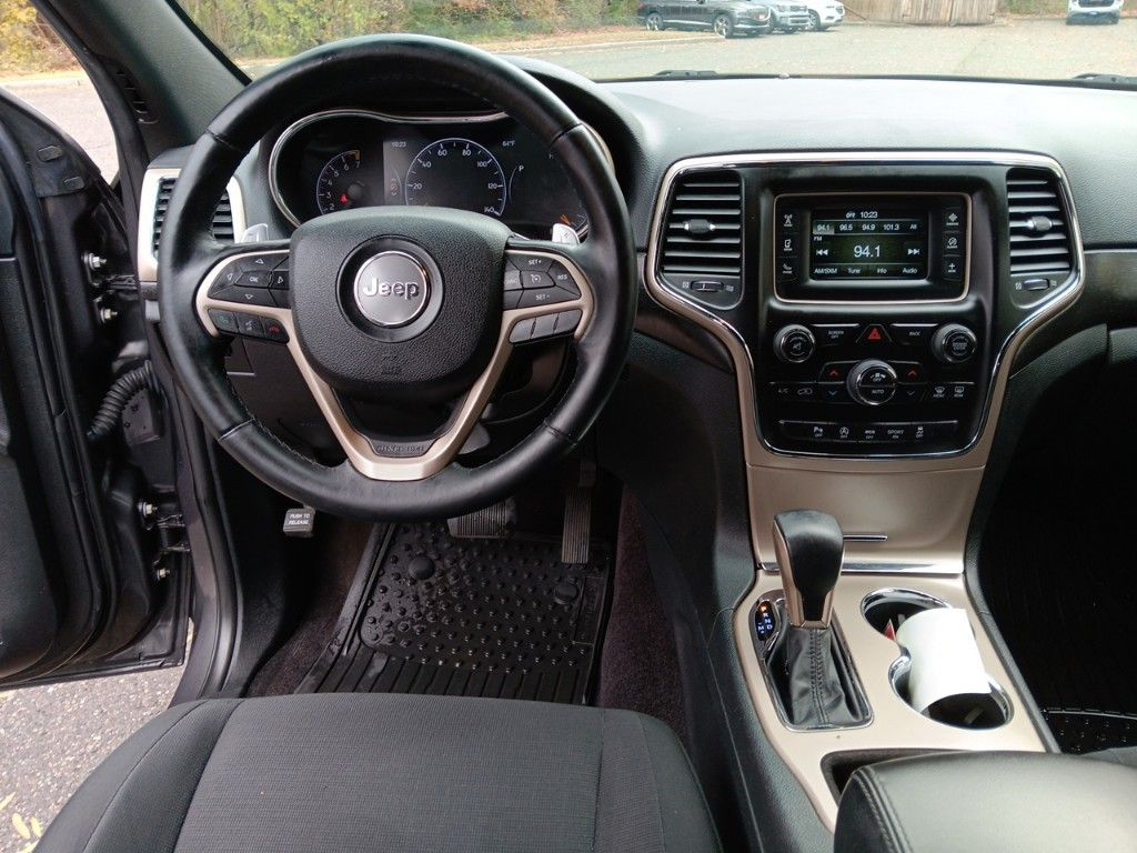 2017 Jeep Grand Cherokee Laredo 13