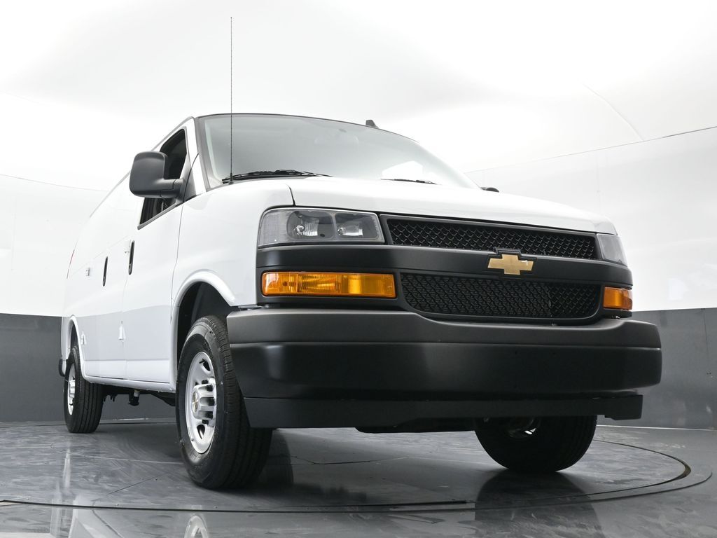 New 2025 Summit White Chevrolet Work Van image 58