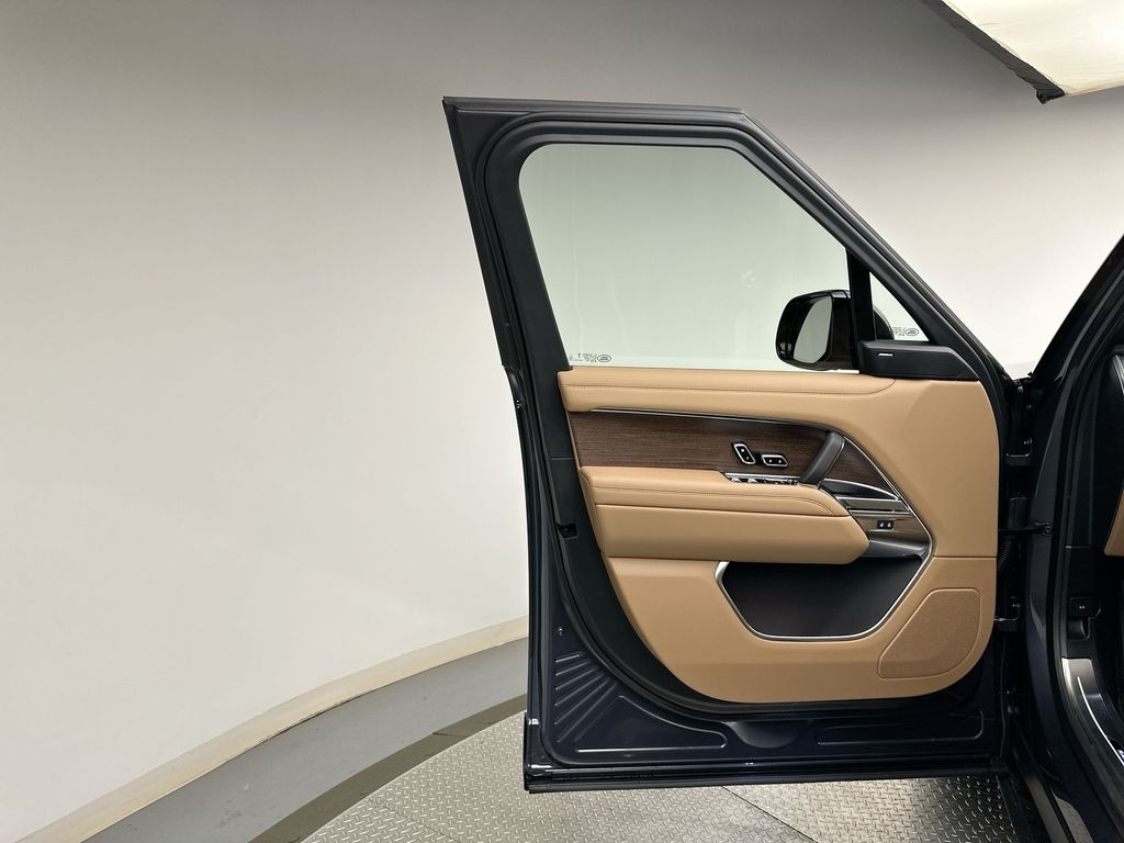 Thumbnail: 2026 Land Rover Range Rover - 9