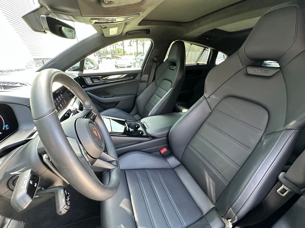 Thumbnail: 2026 Porsche Panamera - 5