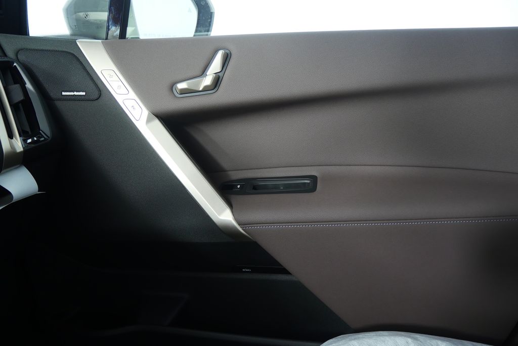 2026 BMW iX  25