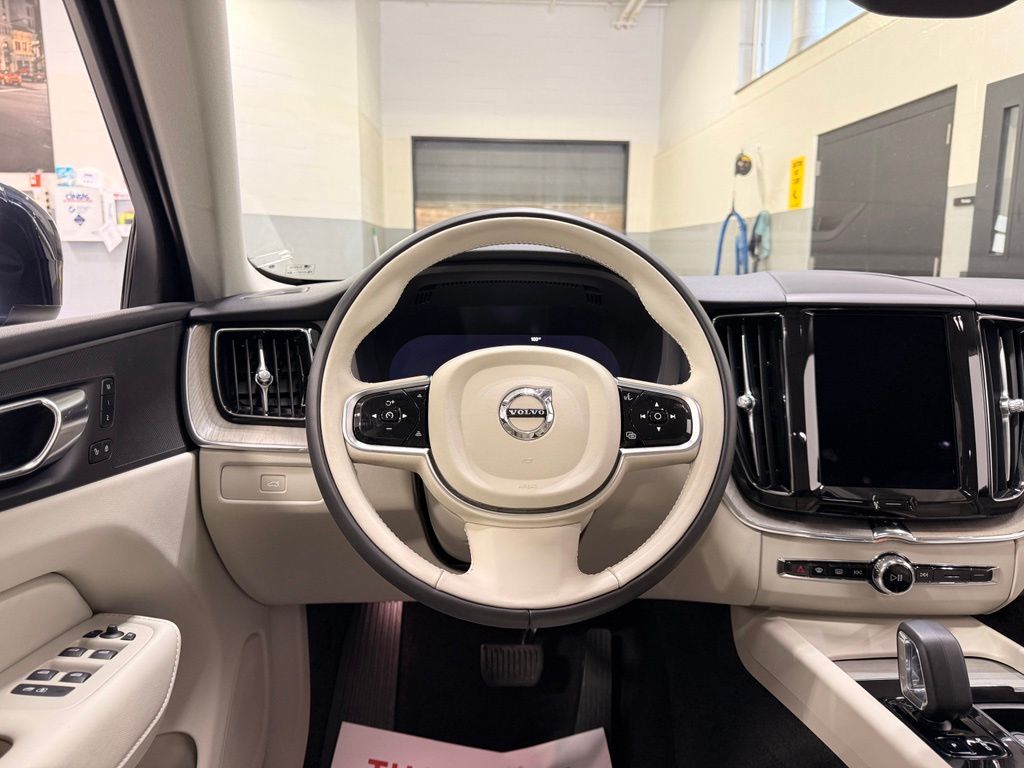 Thumbnail: 2023 Volvo XC60 - 21