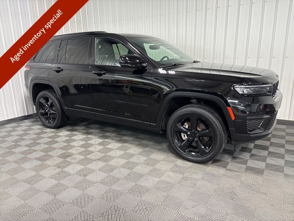 2022 Jeep Grand Cherokee Altitude 4WD