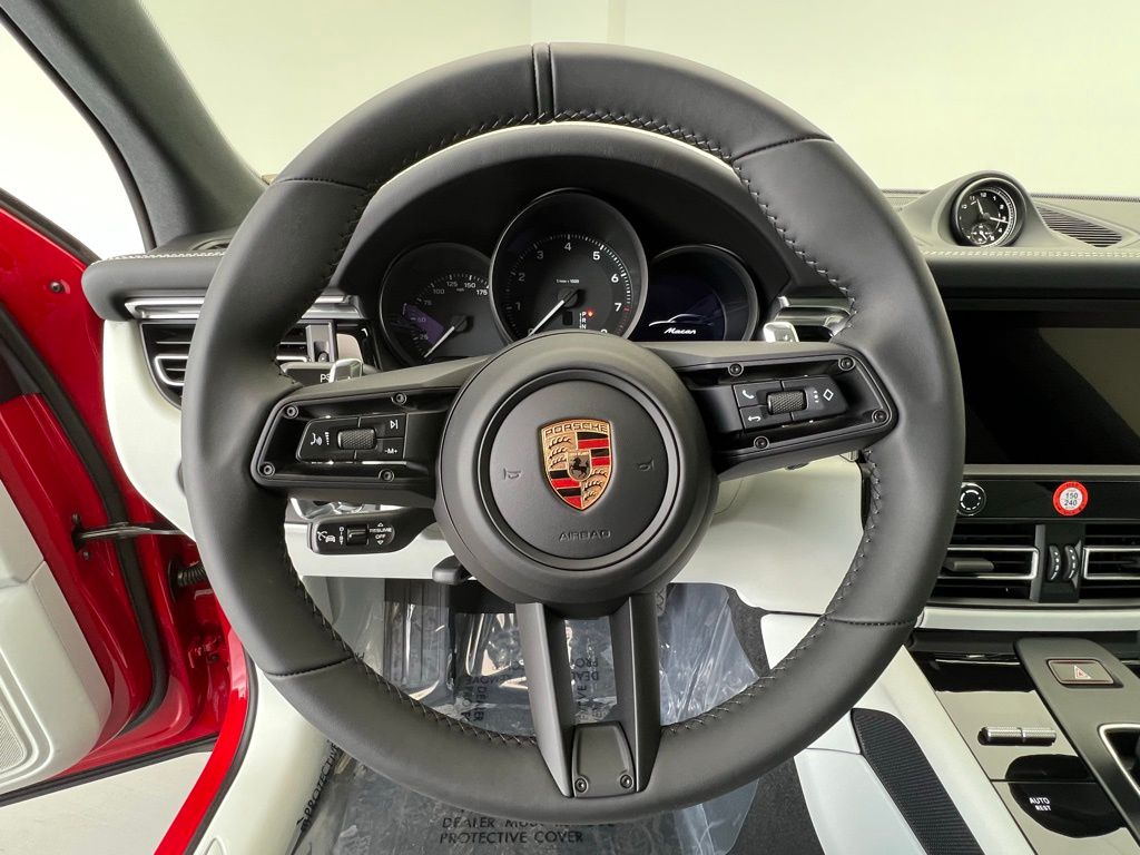 Thumbnail: 2025 Porsche Macan - 7
