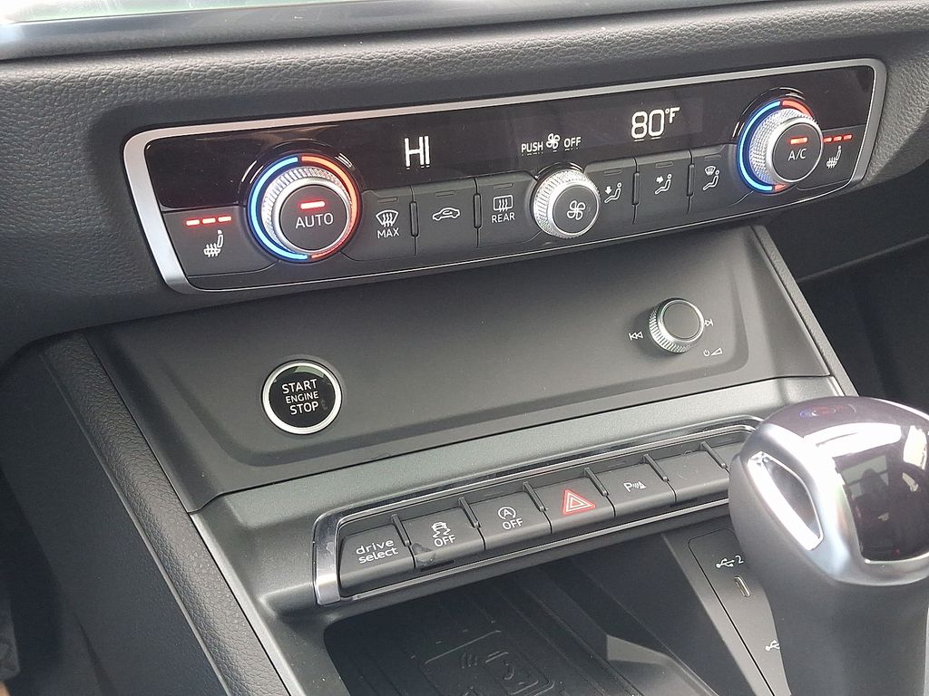 Thumbnail: 2025 Audi Q3 - 13