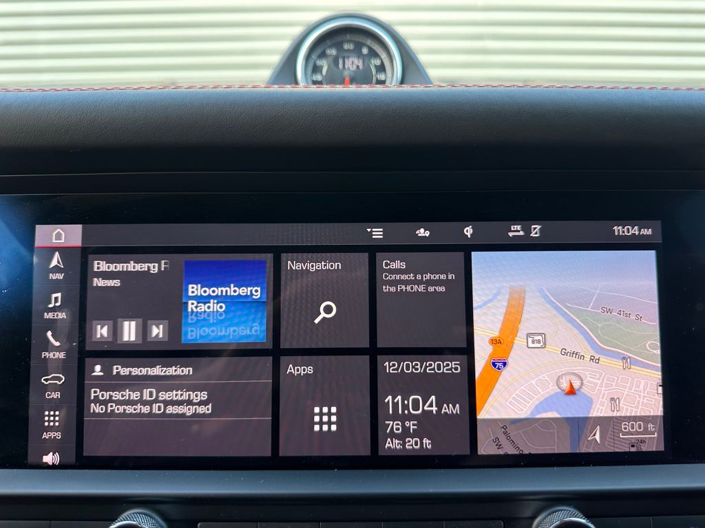 Thumbnail: 2020 Porsche Macan - 30