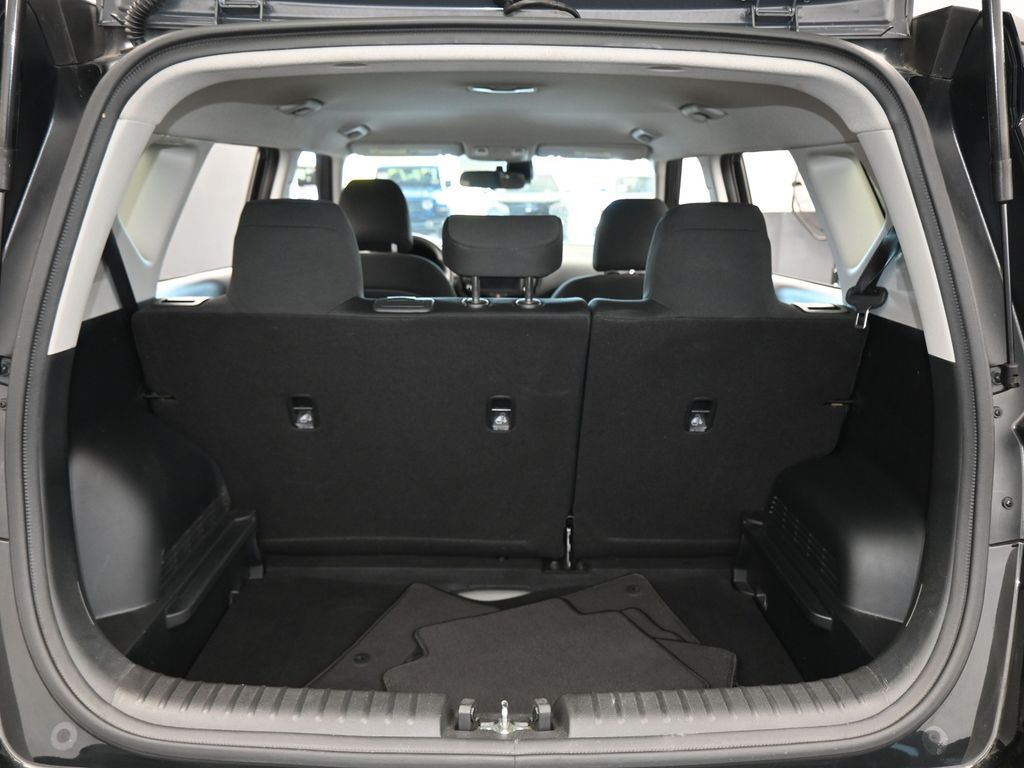 Used 2023 Fusion Black Kia LX image 31