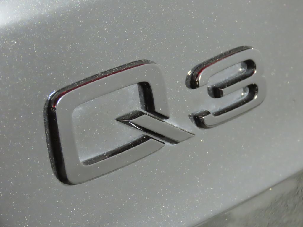 Thumbnail: 2025 Audi Q3 - 9