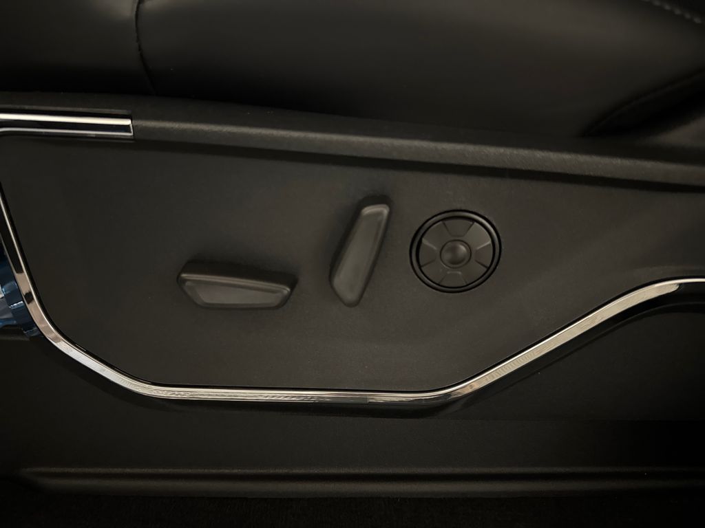 New 2026 White Ford Platinum image 28