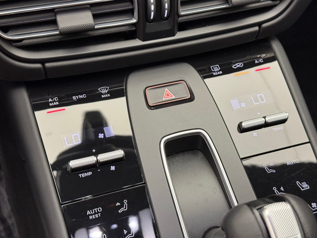Thumbnail: 2023 Porsche Macan - 18