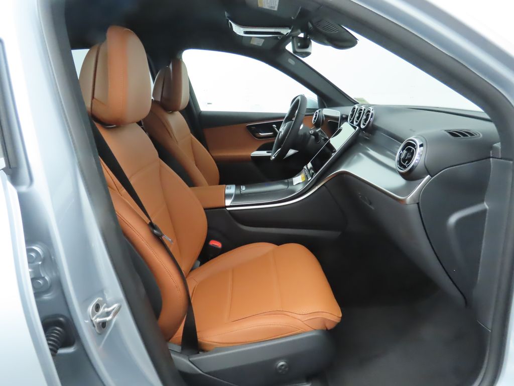 2025 Mercedes-Benz GLC 300 21