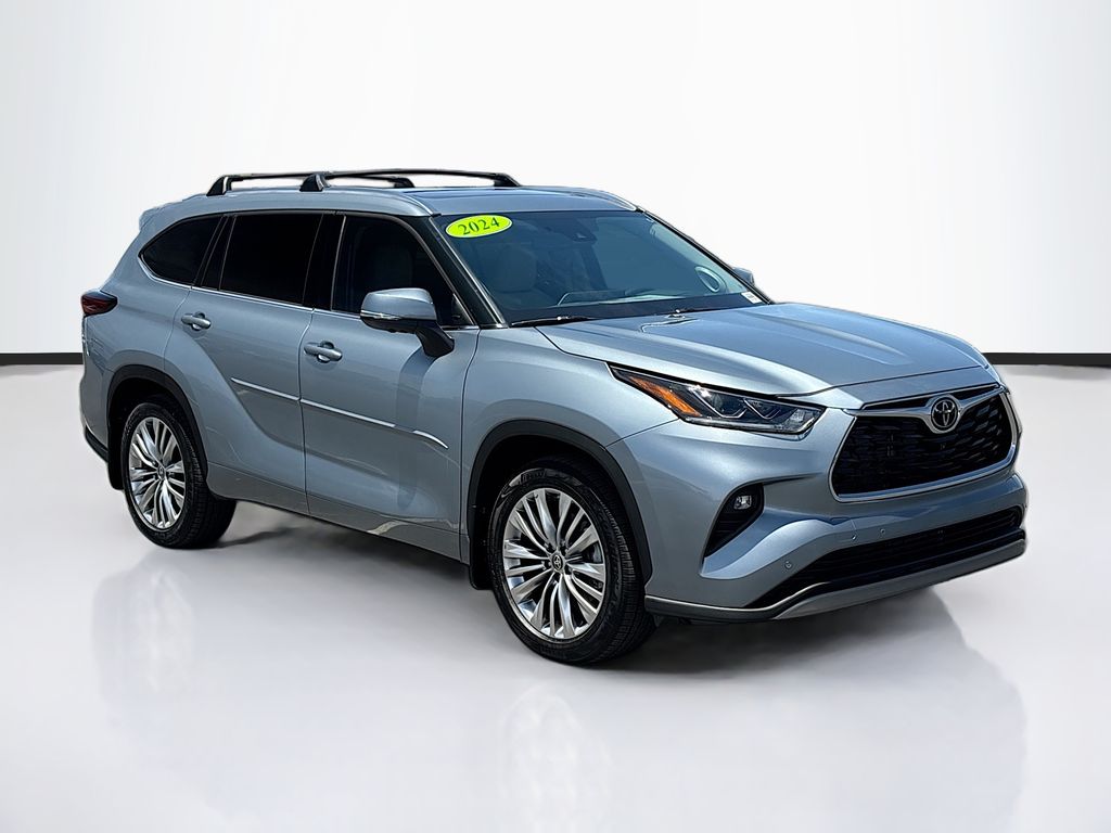 Thumbnail: 2024 Toyota Highlander - 3