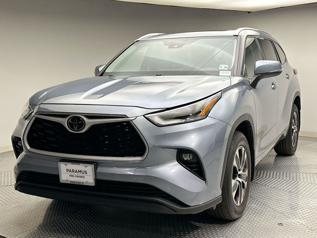 Thumbnail: 2021 Toyota Highlander - 1