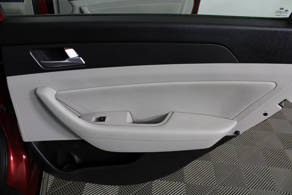 Used 2015 Hyundai Sonata for sale in 