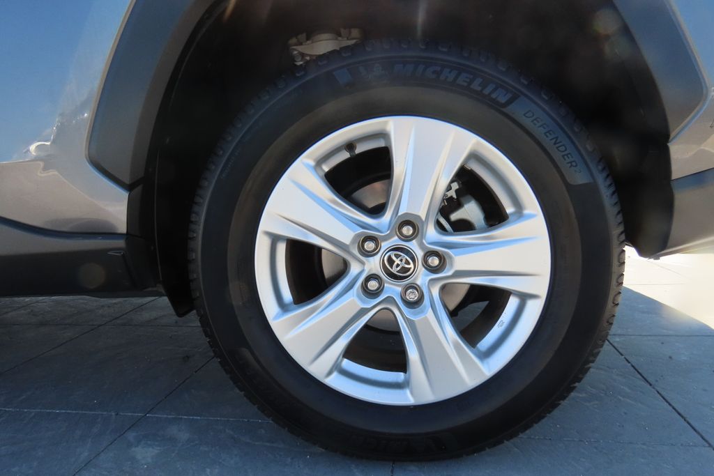 Thumbnail: 2021 Toyota RAV4 - 30