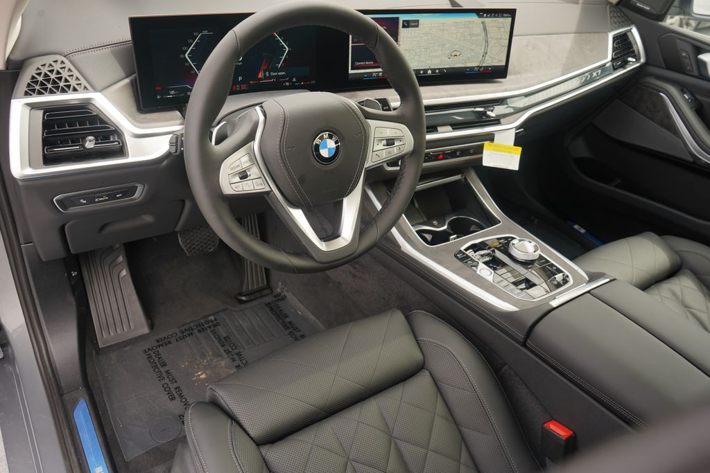 2025 BMW X7 xDrive40i 11