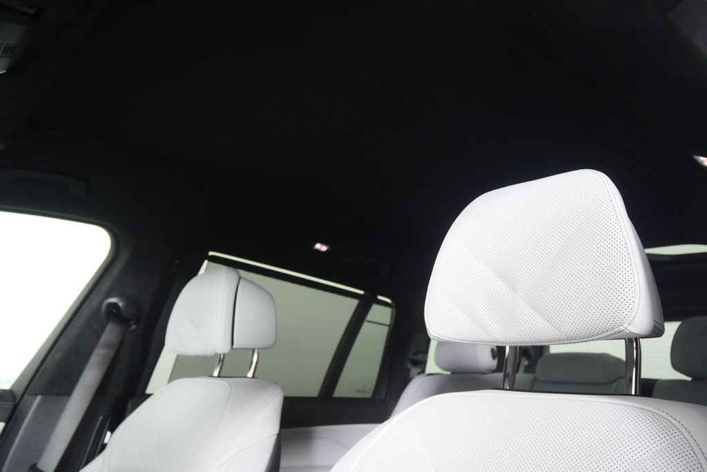 Thumbnail: 2026 BMW X7 - 25