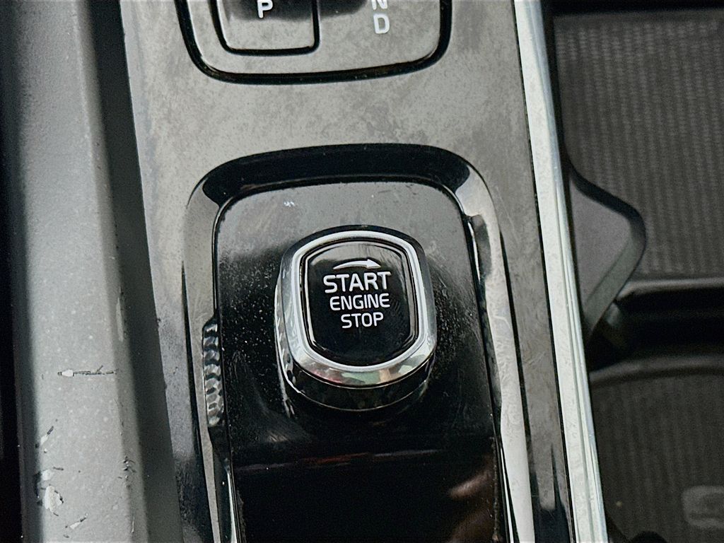 Used 2023 Silver Volvo B5 Plus Dark Theme image 28