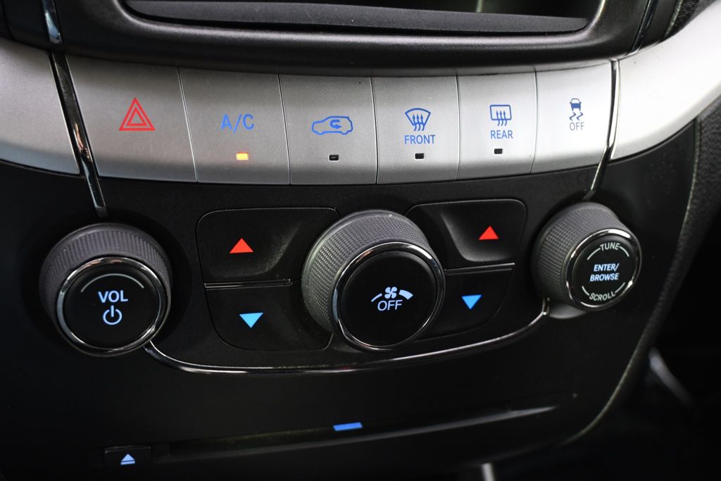 Used 2017 White Dodge SXT image 30