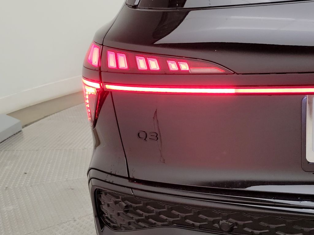 Thumbnail: 2026 Audi Q3 - 9