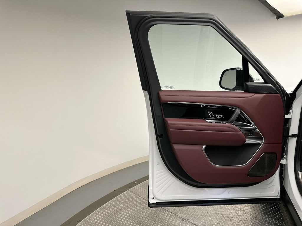 2025 Land Rover Range Rover Autobiography 10