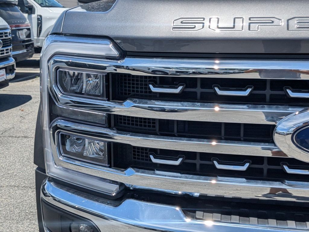 2025 Ford F-550 Chassis LARIAT