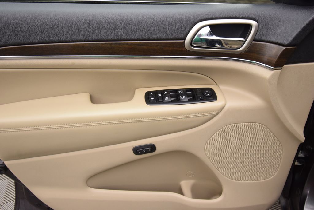 used 2015 Jeep Grand Cherokee car, priced at $13,900