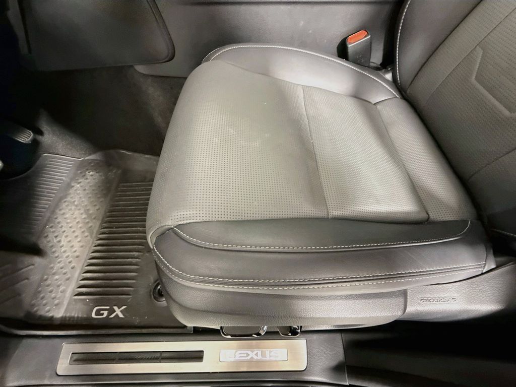 Thumbnail: 2024 Lexus GX - 19