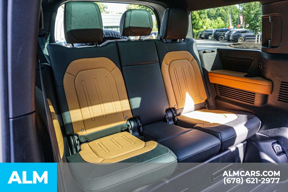 Used 2024 Black Land Rover X image 23