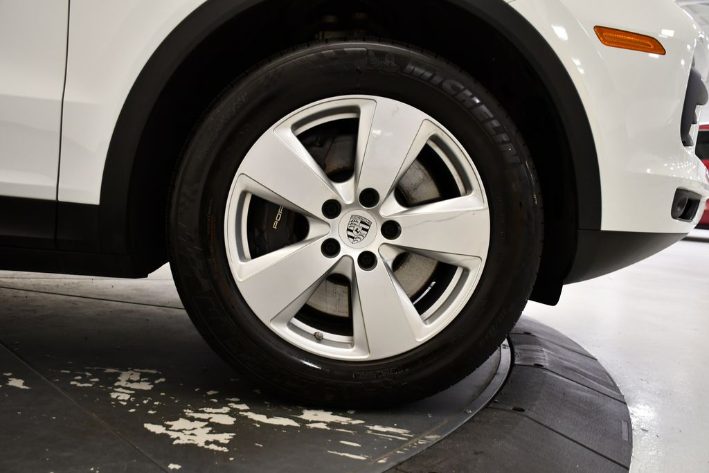 Thumbnail: 2023 Porsche Cayenne - 18