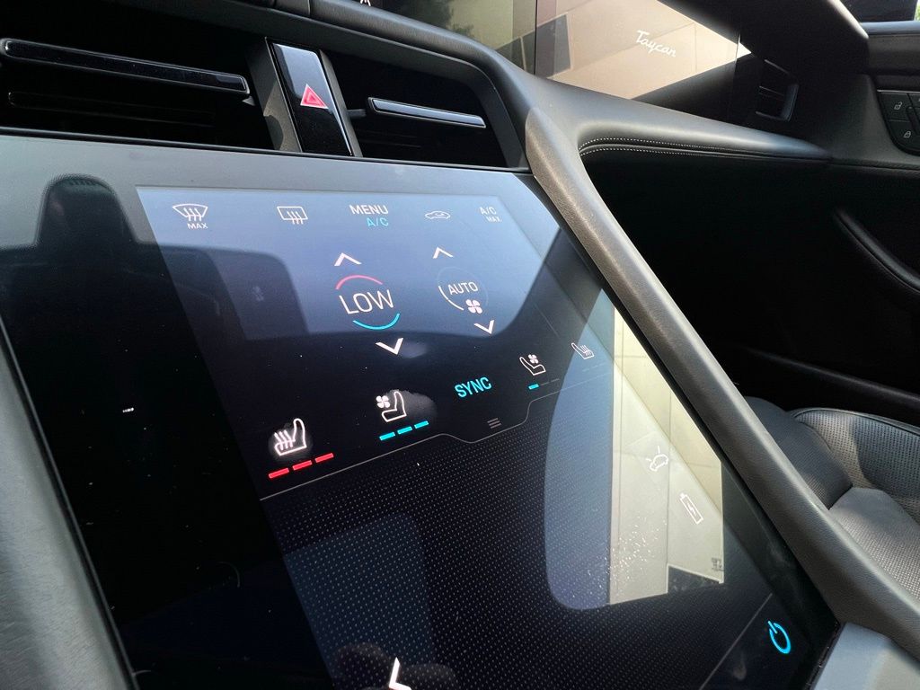 2022 Porsche Taycan 4S photo