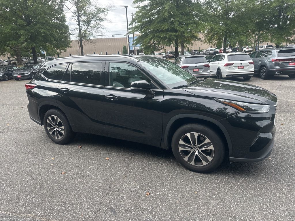 2022 Toyota Highlander XLE 26