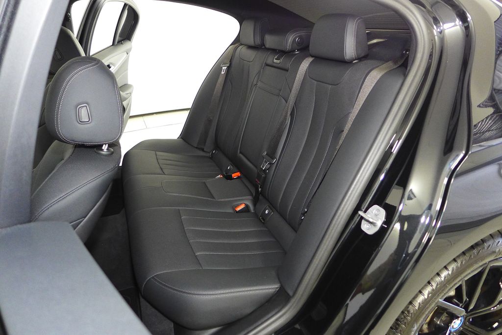 Thumbnail: 2023 BMW 5 Series - 21