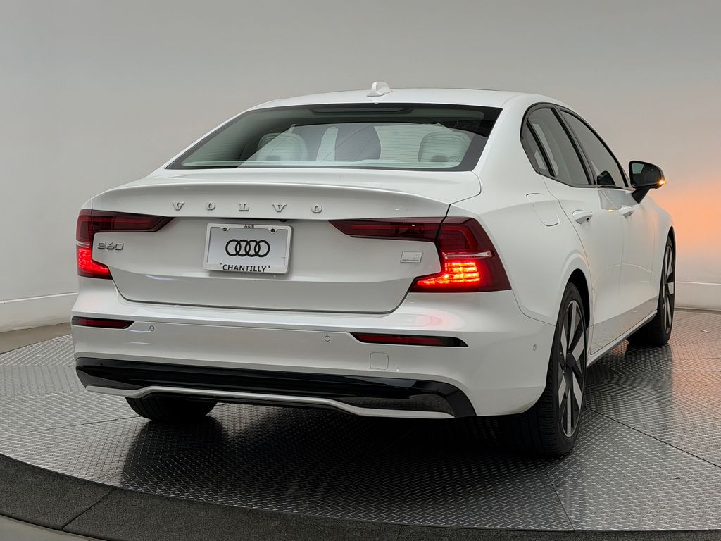 Thumbnail: 2024 Volvo S60 - 7