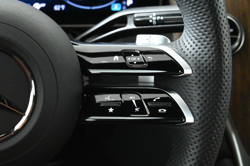 Thumbnail: 2025 Mercedes-Benz GLC - 17