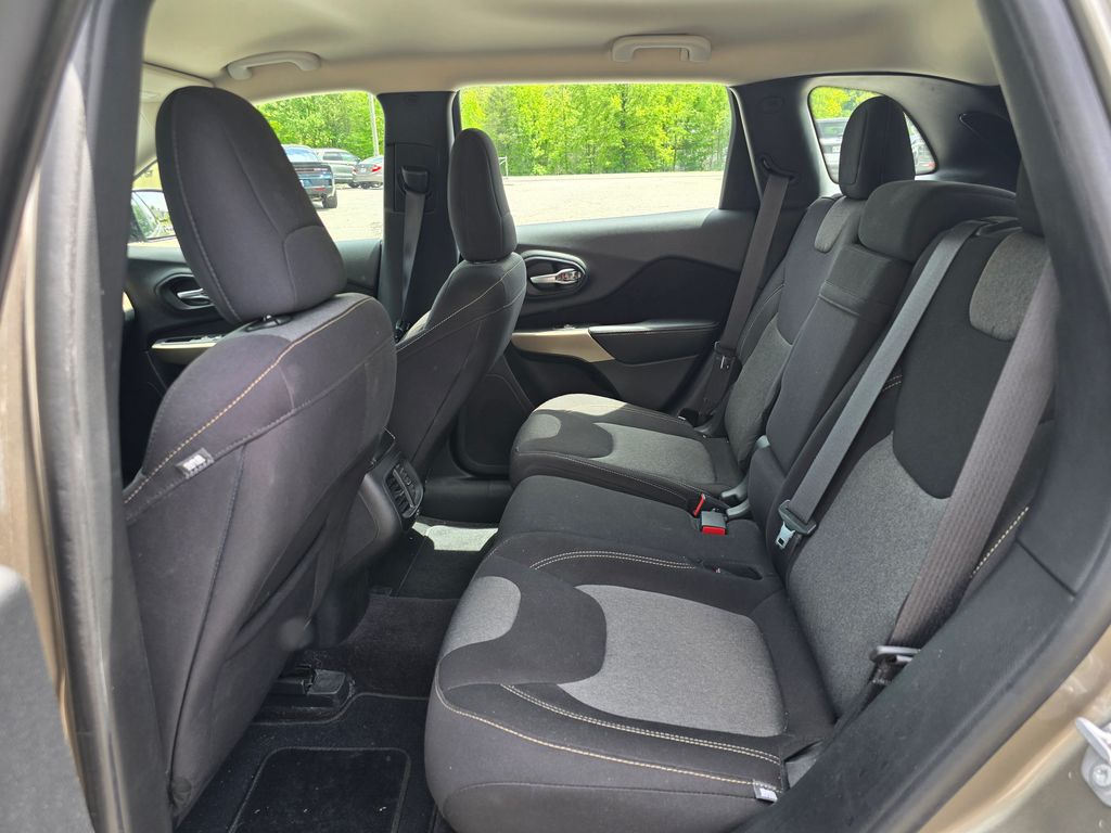 2017 Light Brownstone Pearlcoat Jeep Cherokee Sport 4X4 SUV