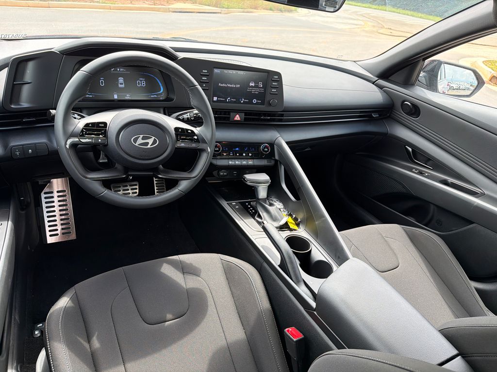 Used 2025 Red Hyundai SEL Sport image 22