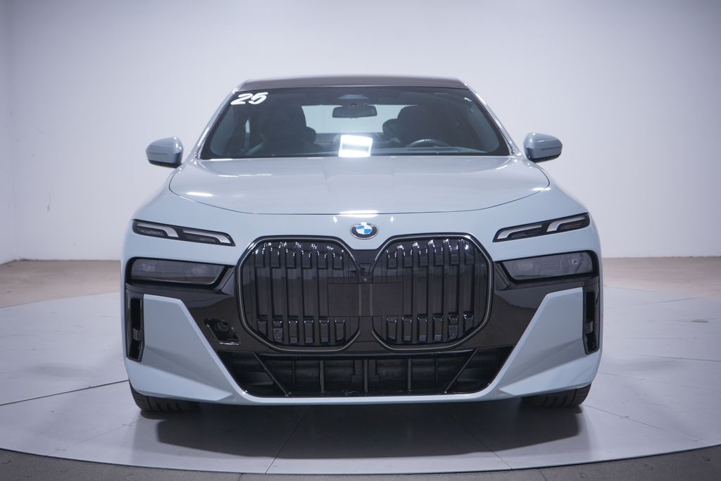 Thumbnail: 2025 BMW 7 Series - 4
