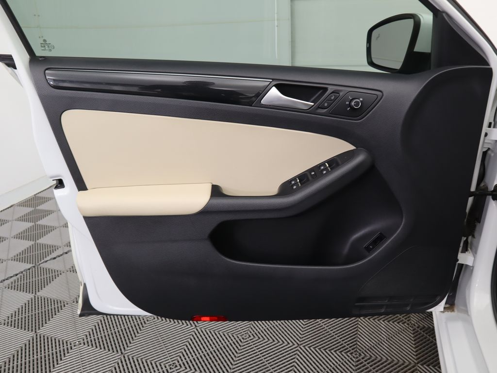 Thumbnail: 2017 Volkswagen Jetta - 24