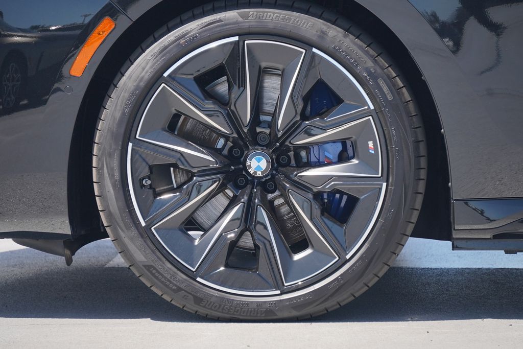 2024 BMW i7 M70 5